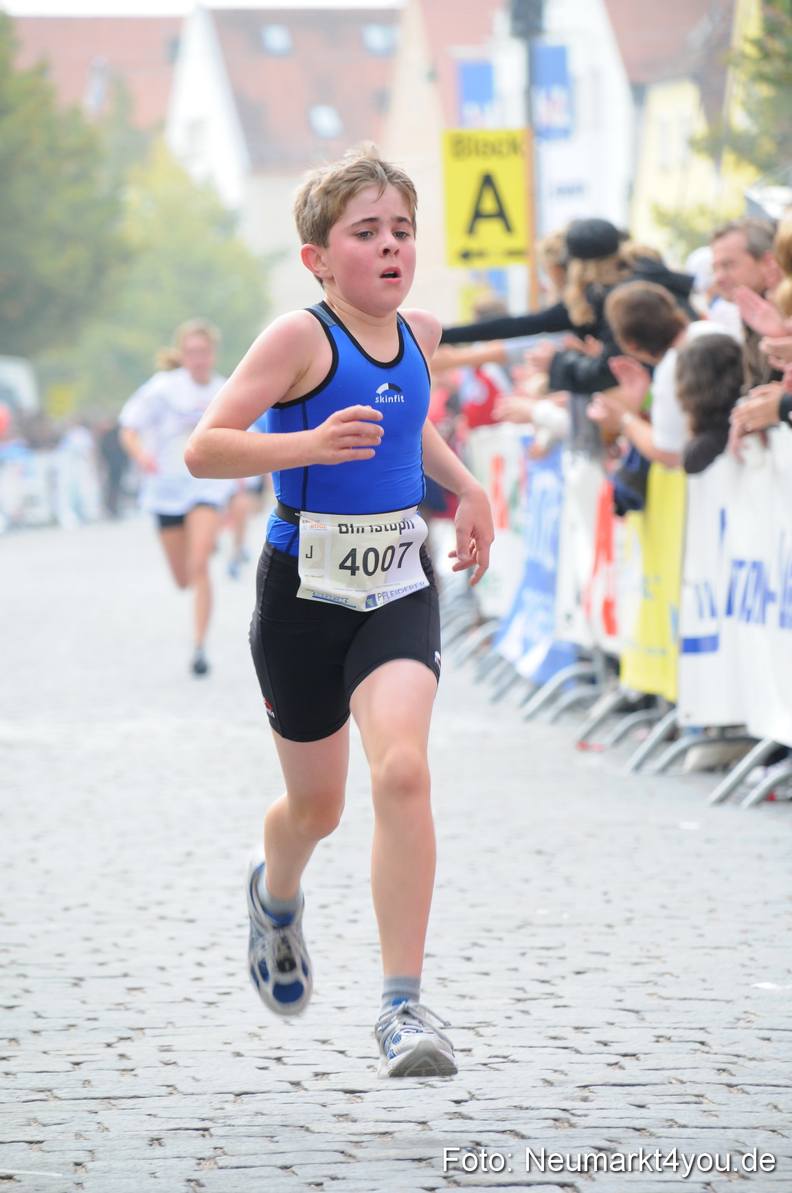 0005 Stadtlauf Neumarkt Zieleinlauf 200909