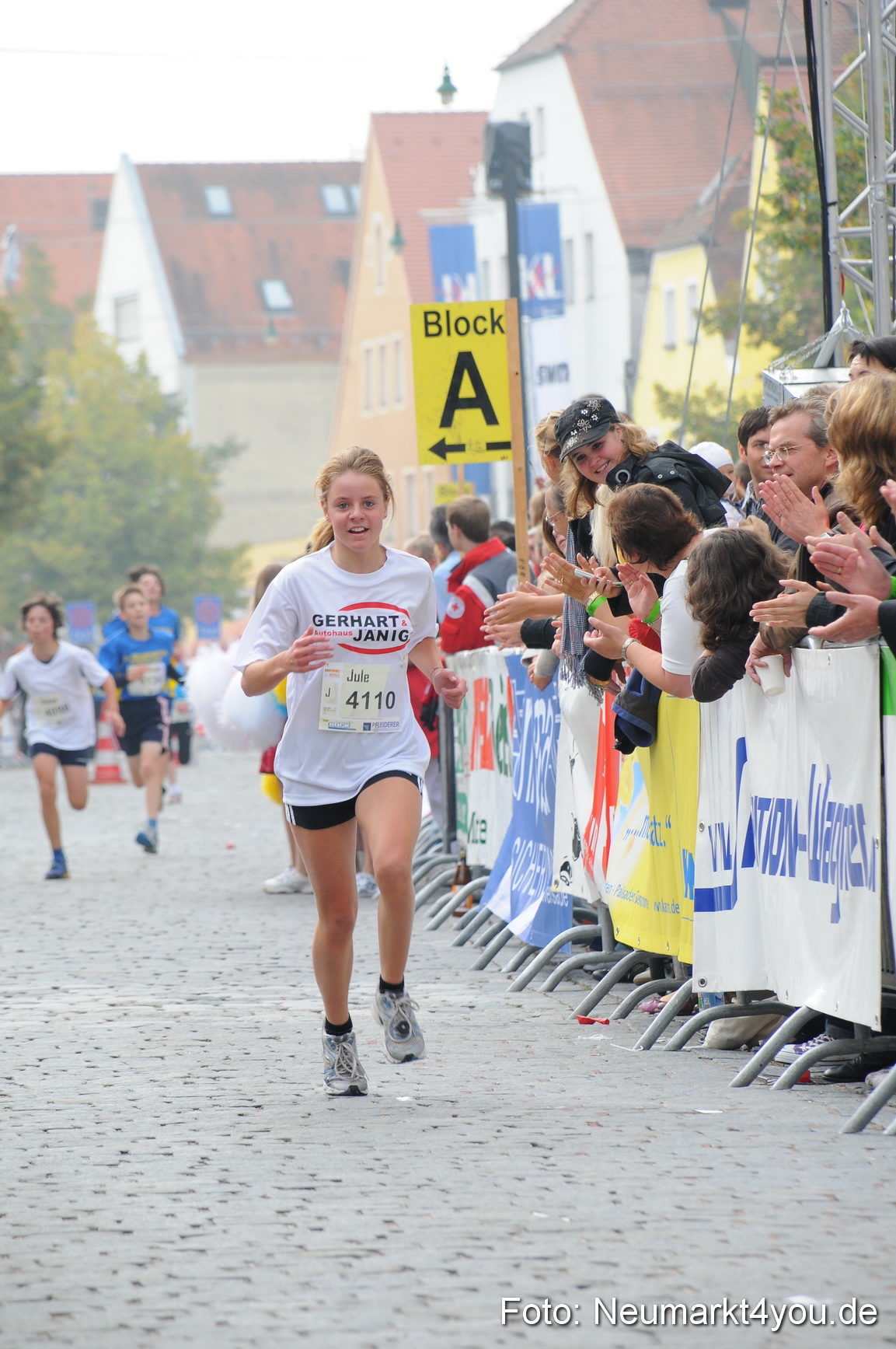 0006 Stadtlauf Neumarkt Zieleinlauf 200909