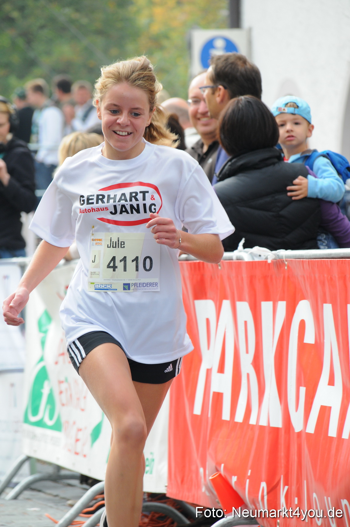0007 Stadtlauf Neumarkt Zieleinlauf 200909