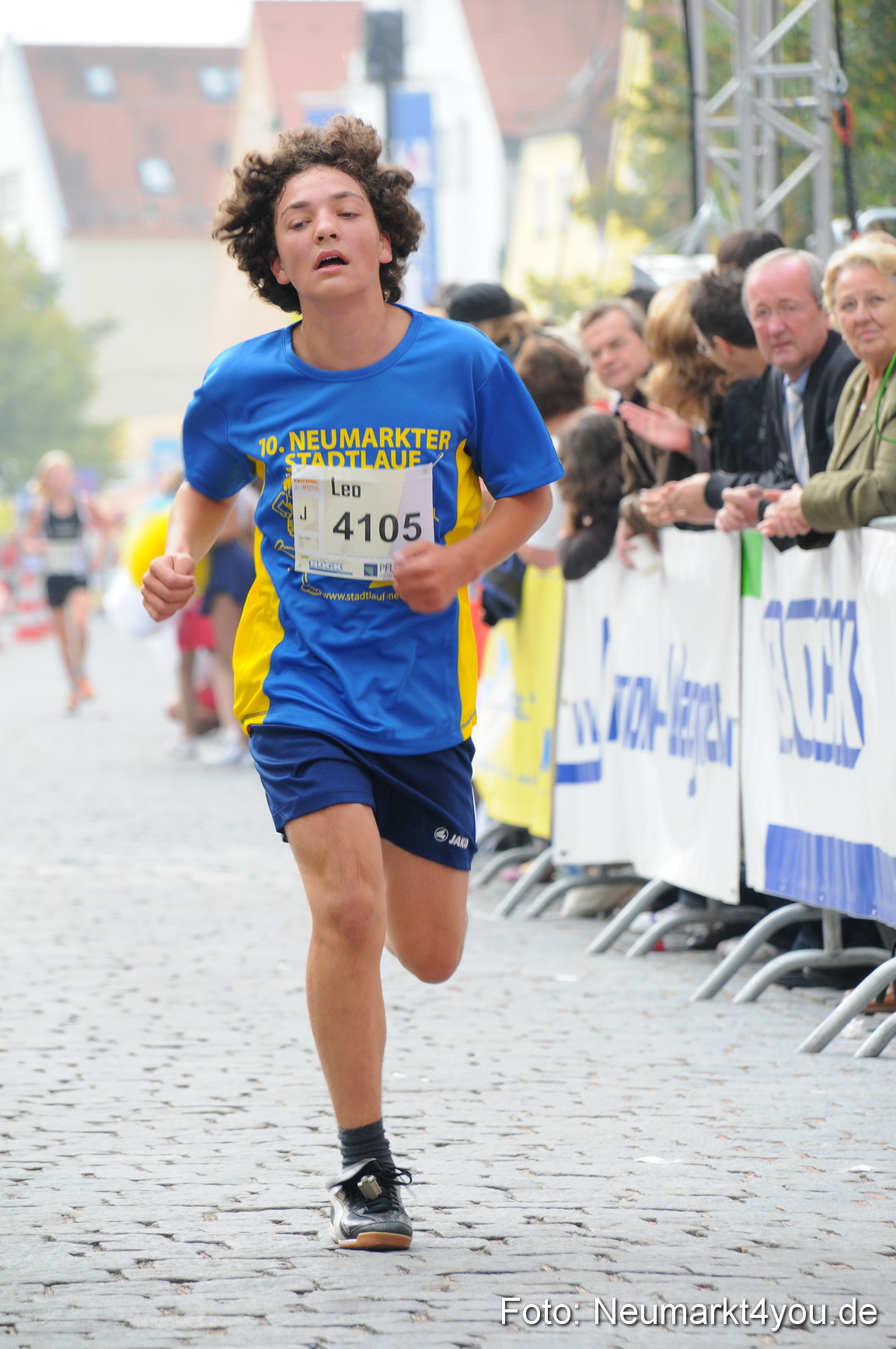 0008 Stadtlauf Neumarkt Zieleinlauf 200909