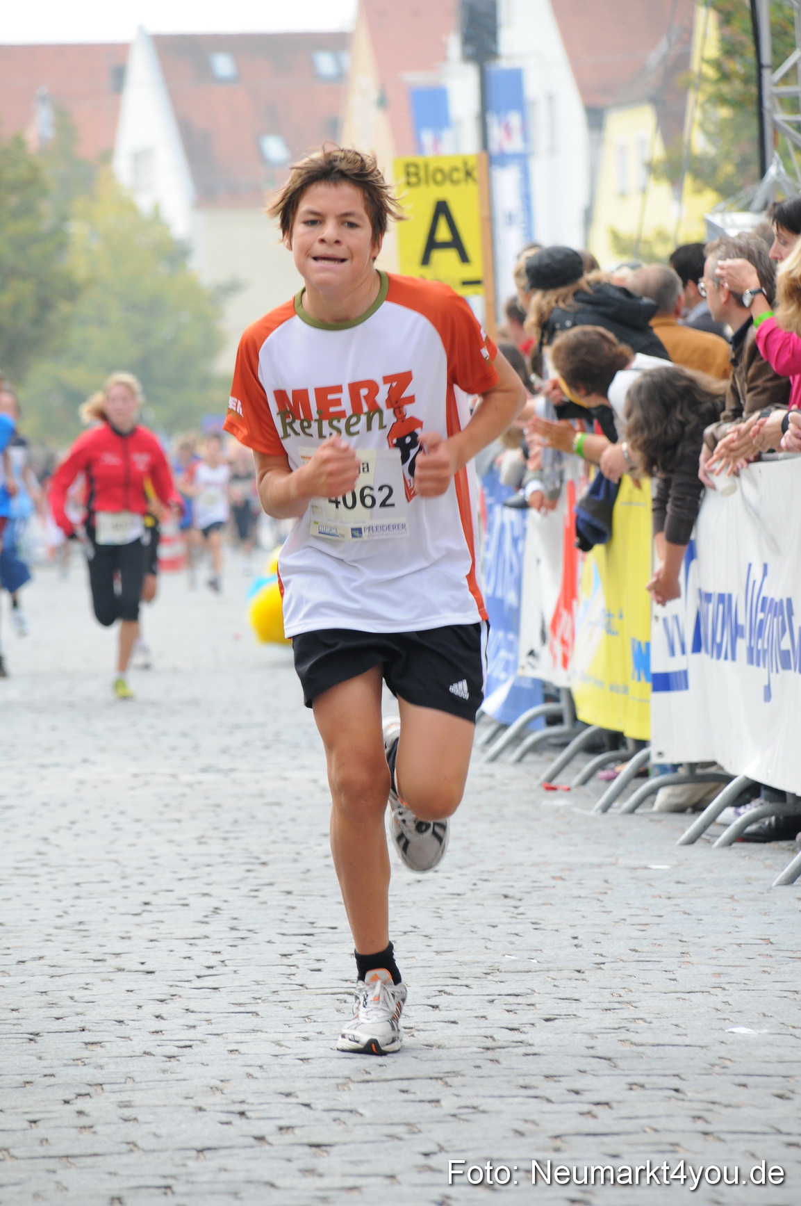 0009 Stadtlauf Neumarkt Zieleinlauf 200909