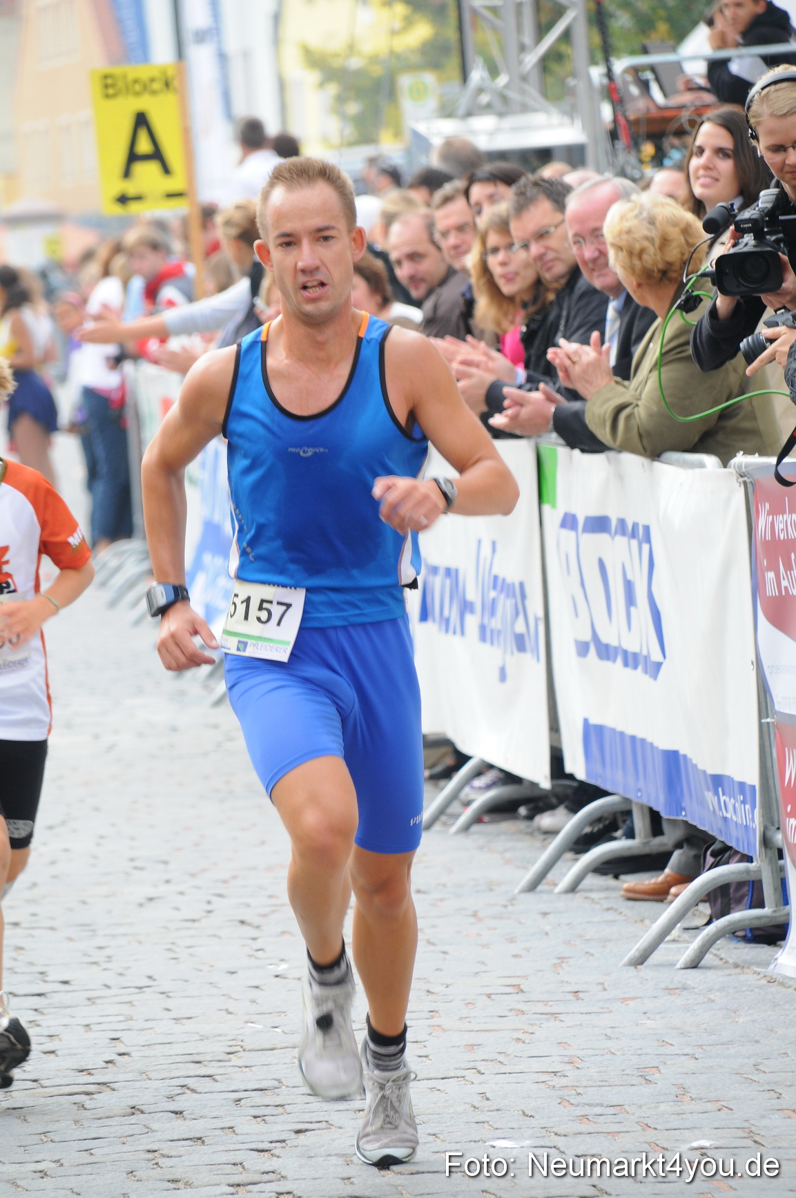 0010 Stadtlauf Neumarkt Zieleinlauf 200909