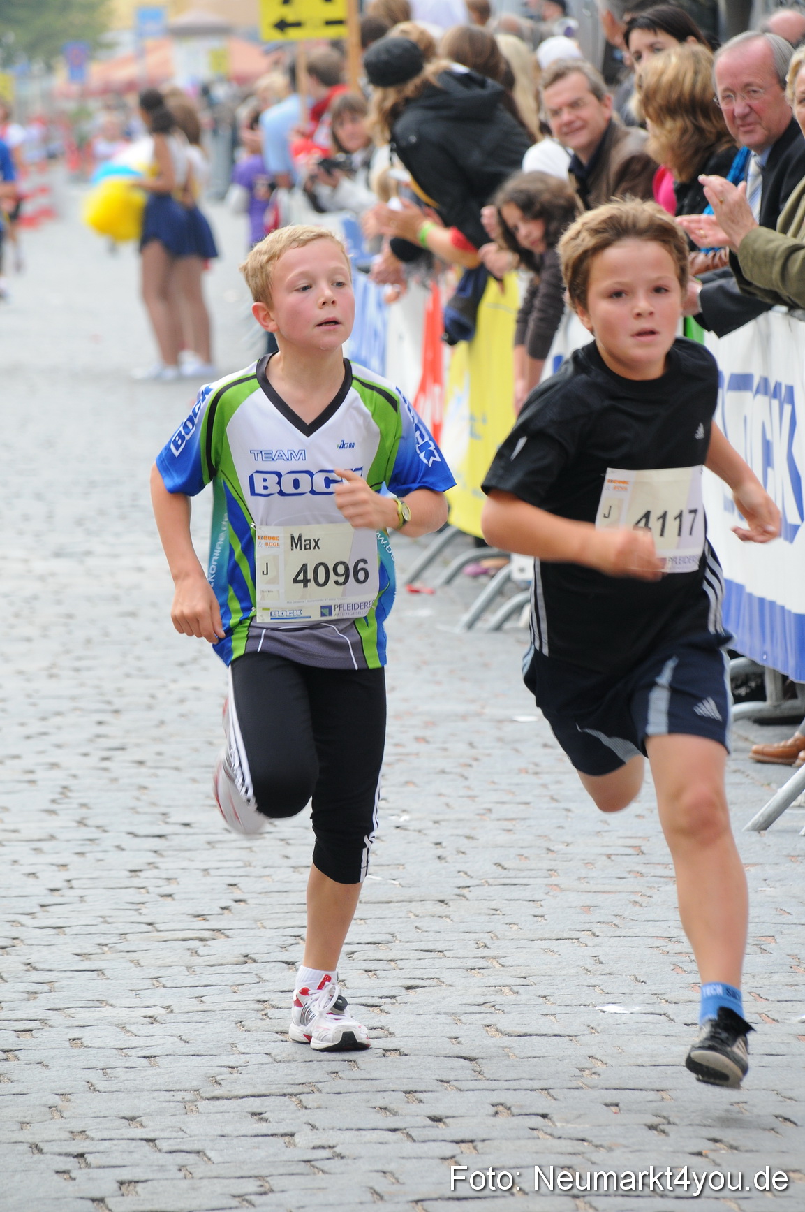 0011 Stadtlauf Neumarkt Zieleinlauf 200909