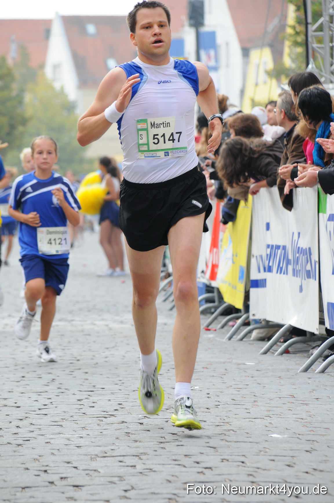 0013 Stadtlauf Neumarkt Zieleinlauf 200909