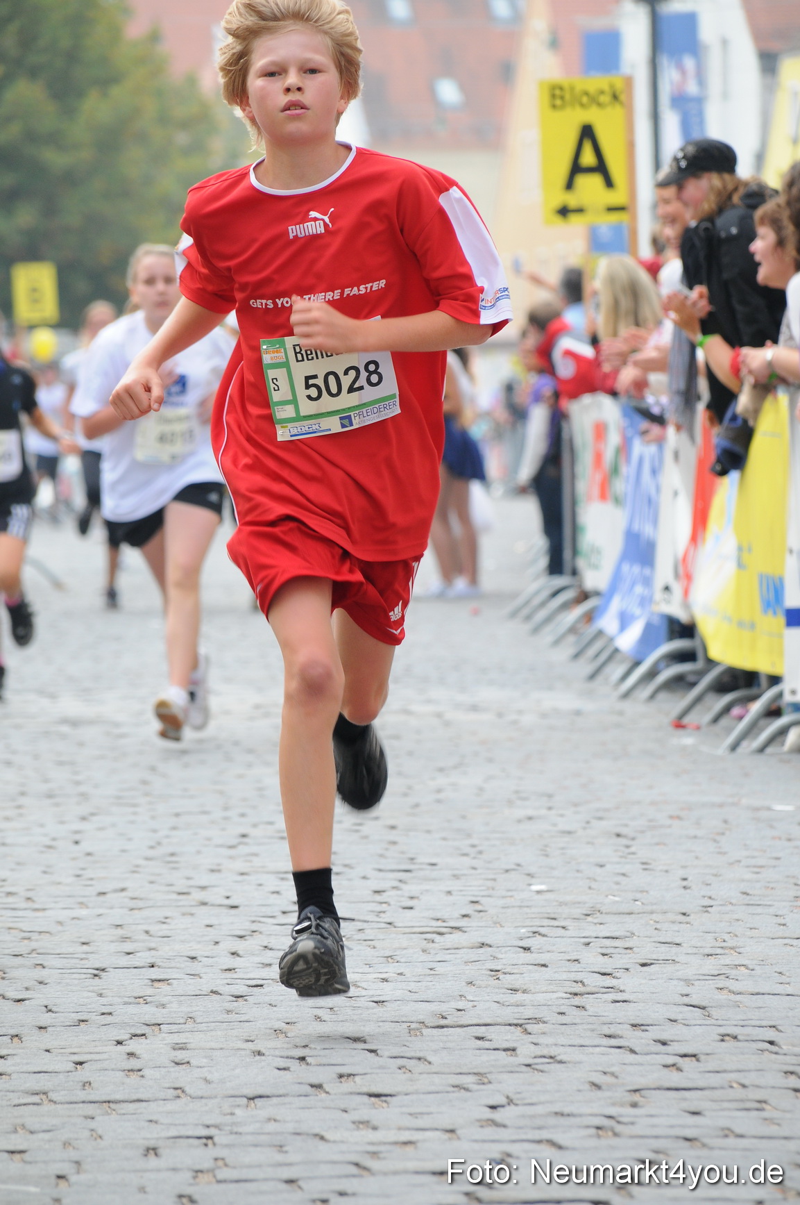 0015 Stadtlauf Neumarkt Zieleinlauf 200909