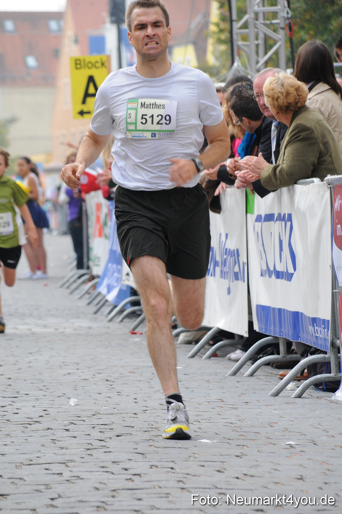 0016 Stadtlauf Neumarkt Zieleinlauf 200909