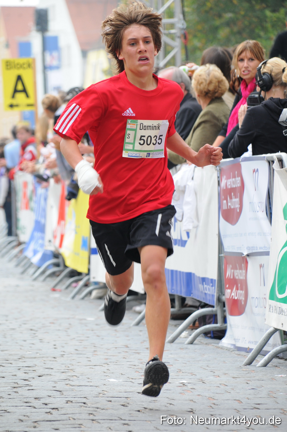 0018 Stadtlauf Neumarkt Zieleinlauf 200909