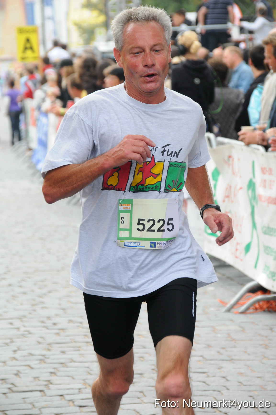 0023 Stadtlauf Neumarkt Zieleinlauf 200909