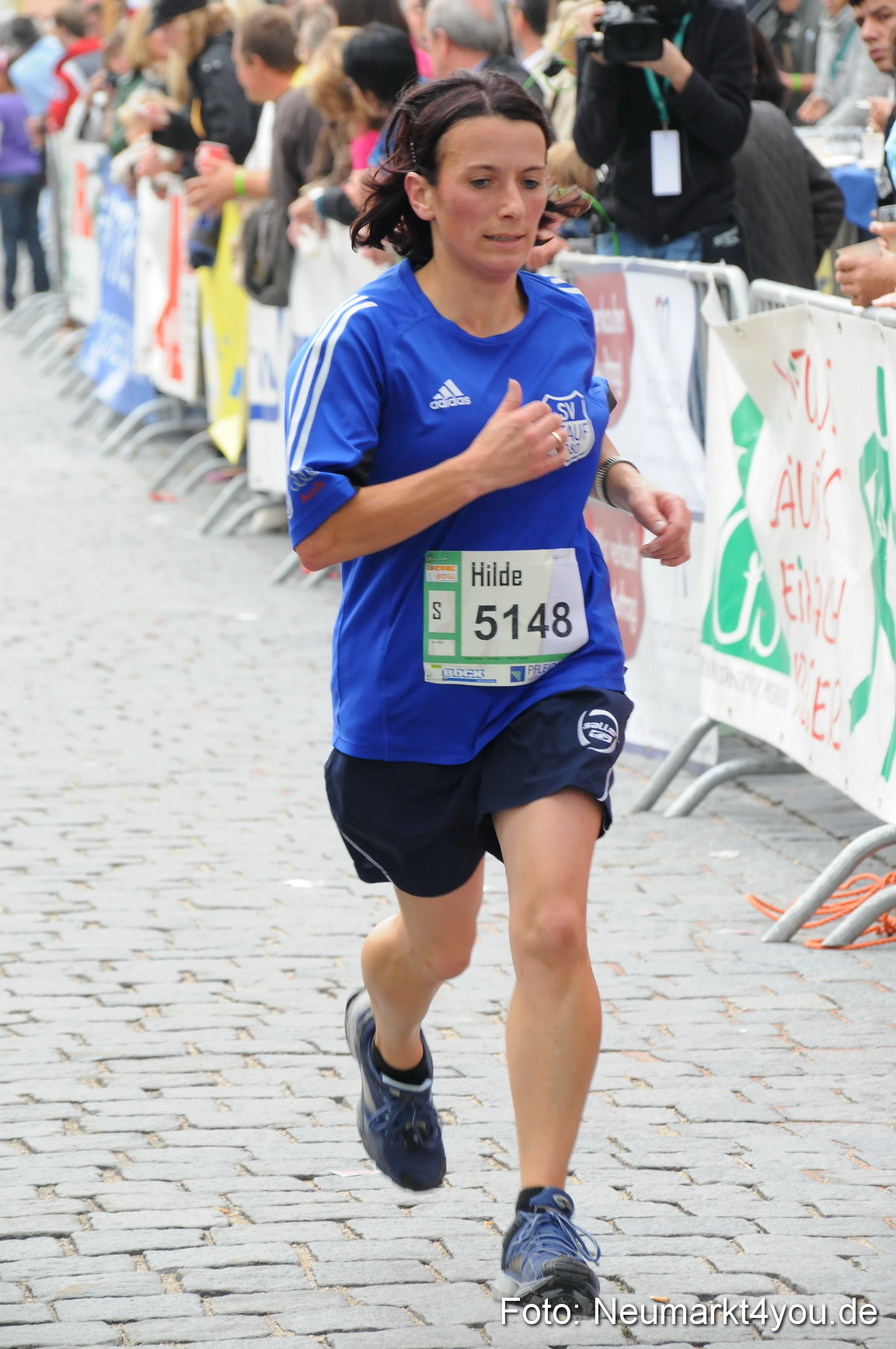 0024 Stadtlauf Neumarkt Zieleinlauf 200909