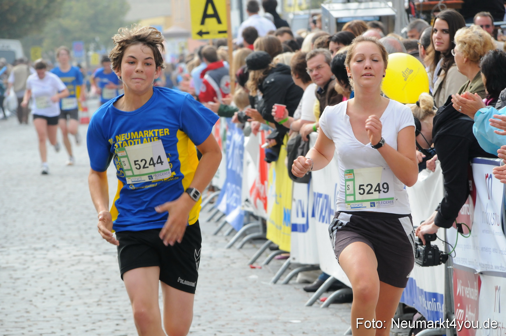 0026 Stadtlauf Neumarkt Zieleinlauf 200909