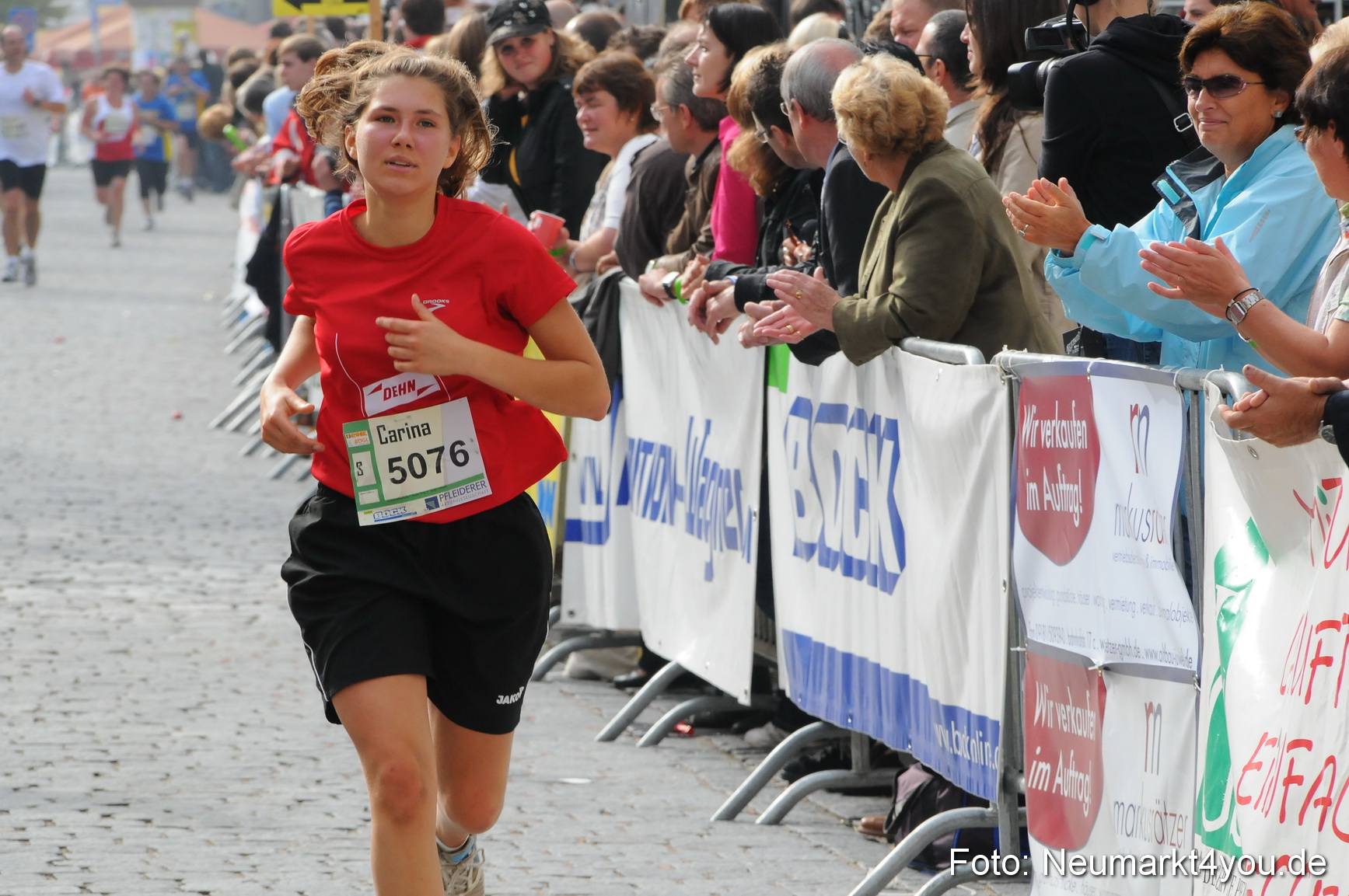 0028 Stadtlauf Neumarkt Zieleinlauf 200909