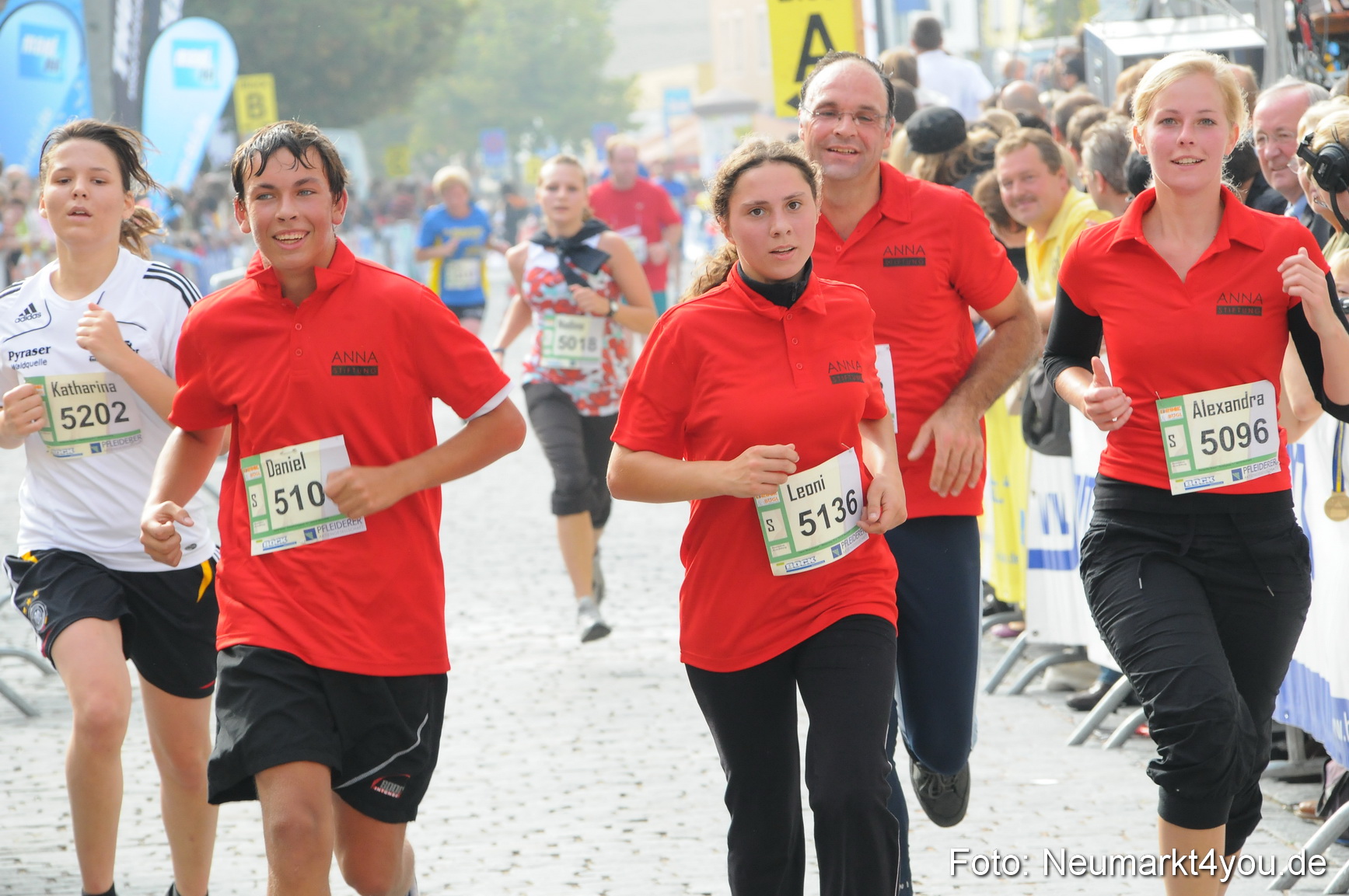 0032 Stadtlauf Neumarkt Zieleinlauf 200909