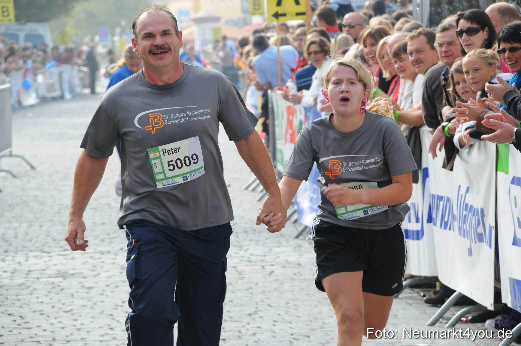 0034 Stadtlauf Neumarkt Zieleinlauf 200909