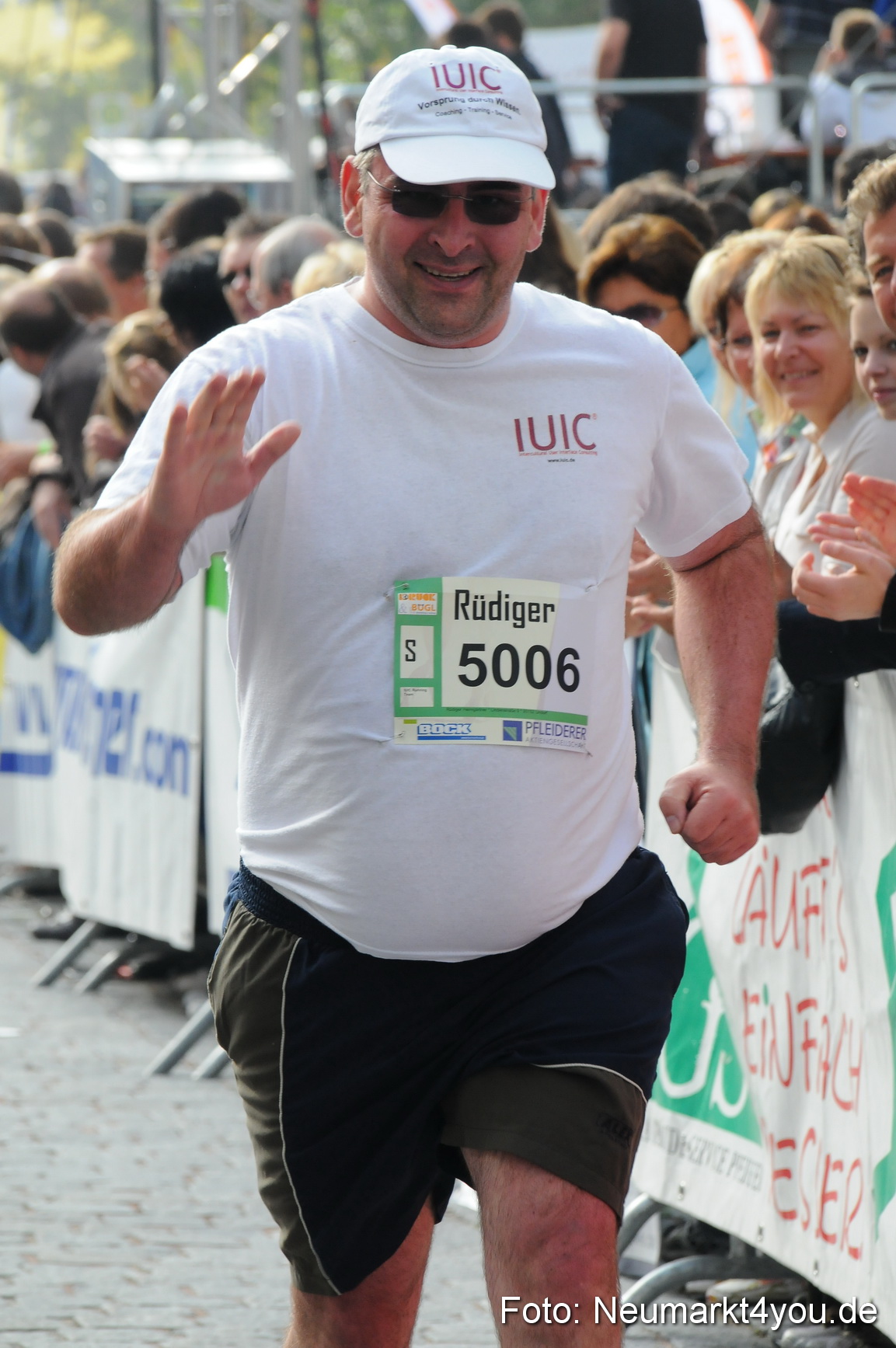 0036 Stadtlauf Neumarkt Zieleinlauf 200909