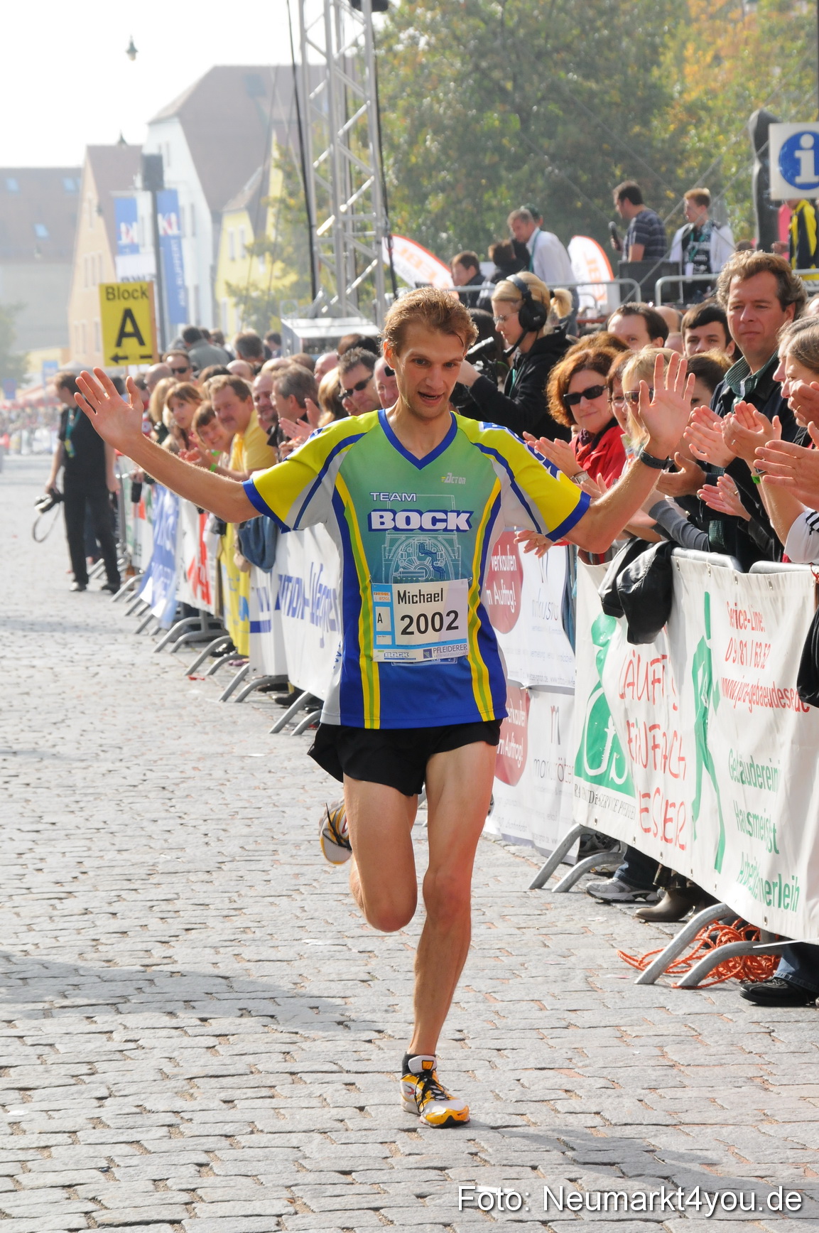 0043 Stadtlauf Neumarkt Zieleinlauf 200909