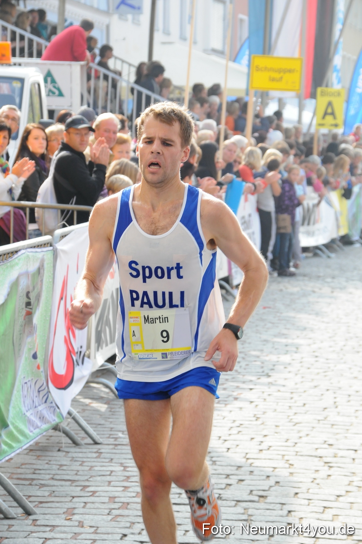 0045 Stadtlauf Neumarkt Zieleinlauf 200909