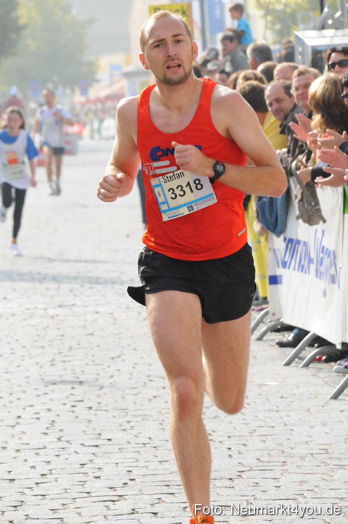 0046 Stadtlauf Neumarkt Zieleinlauf 200909