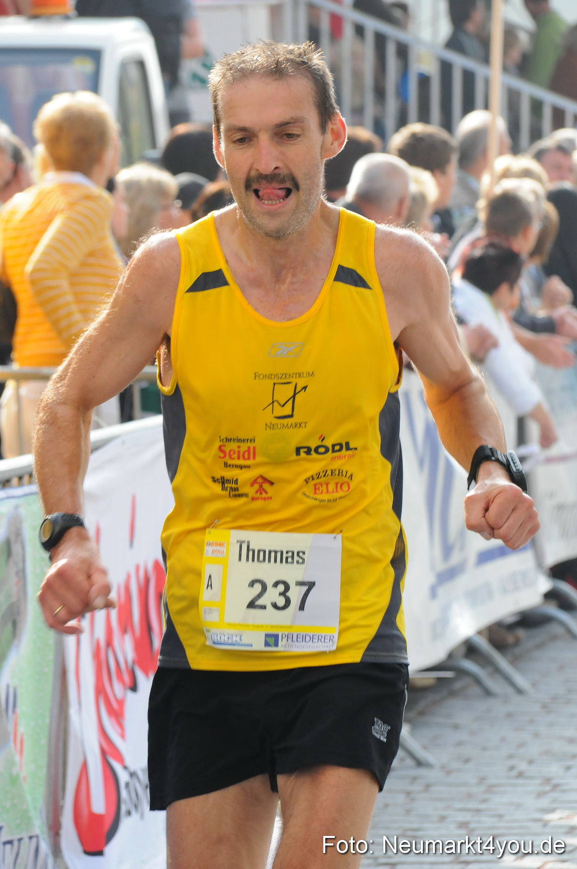 0047 Stadtlauf Neumarkt Zieleinlauf 200909