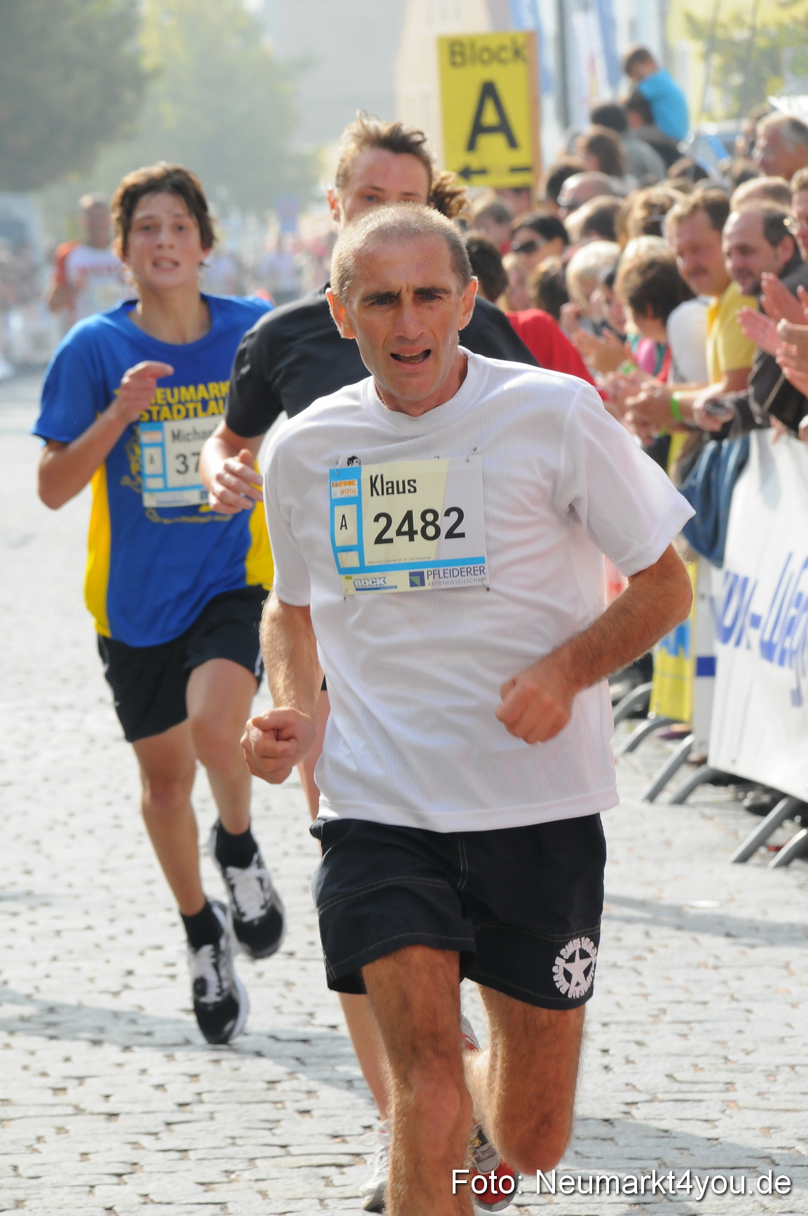 0049 Stadtlauf Neumarkt Zieleinlauf 200909