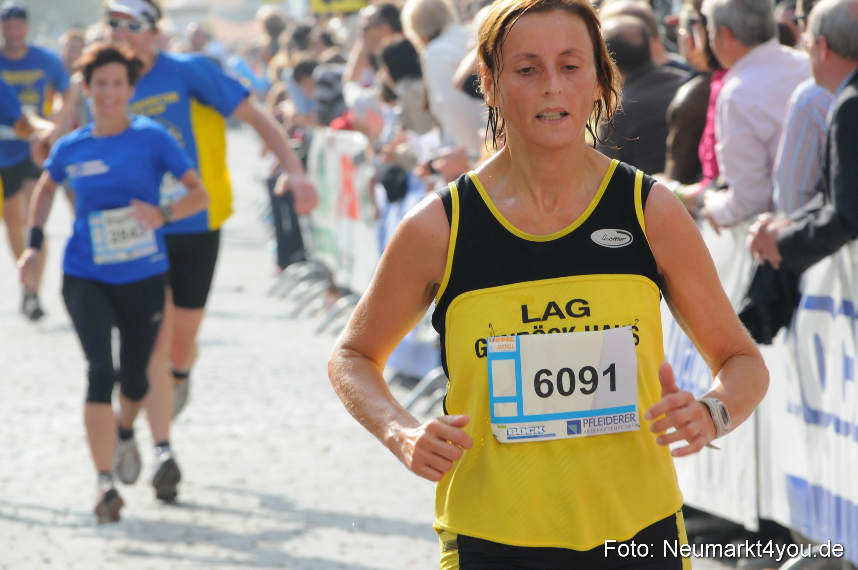 0056 Stadtlauf Neumarkt Zieleinlauf 200909