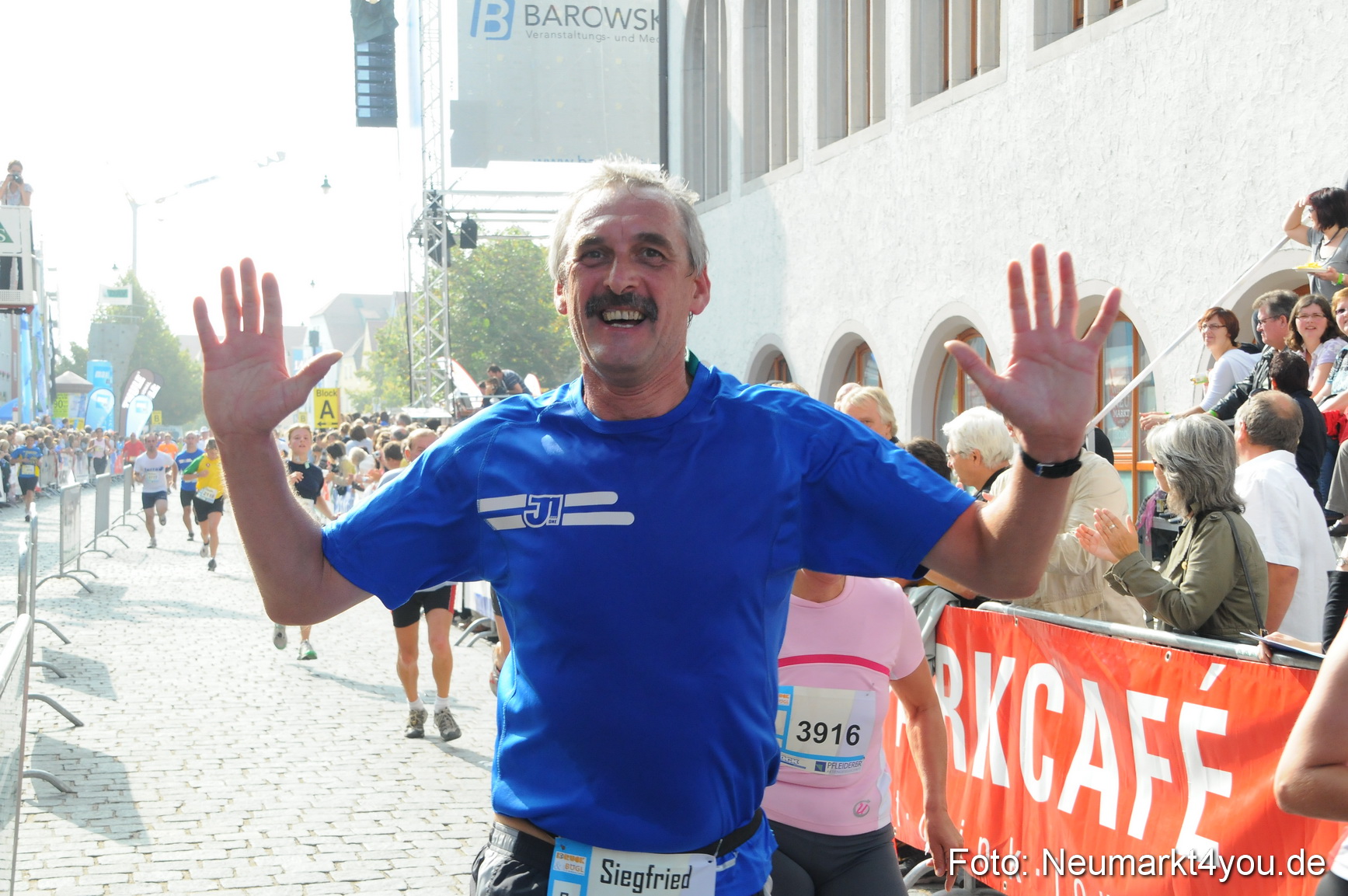 0061 Stadtlauf Neumarkt Zieleinlauf 200909
