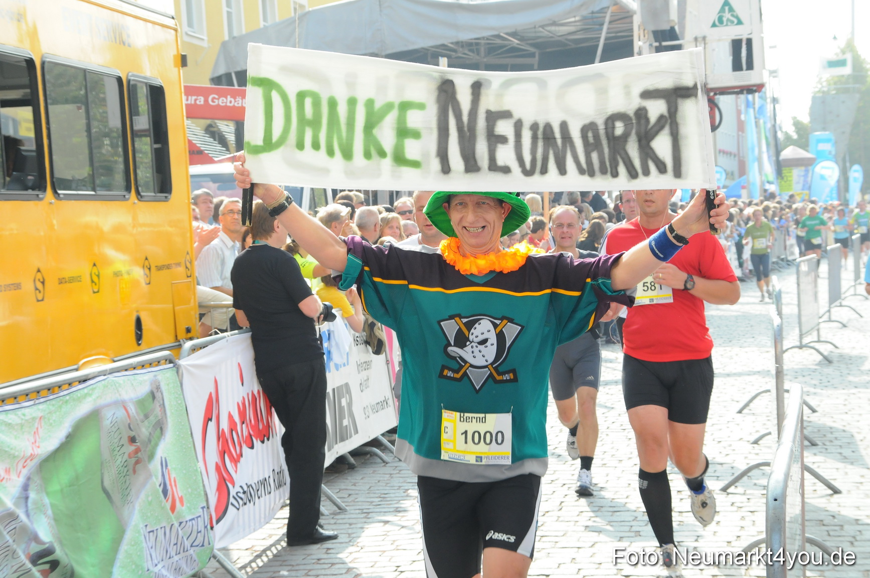 0064 Stadtlauf Neumarkt Zieleinlauf 200909