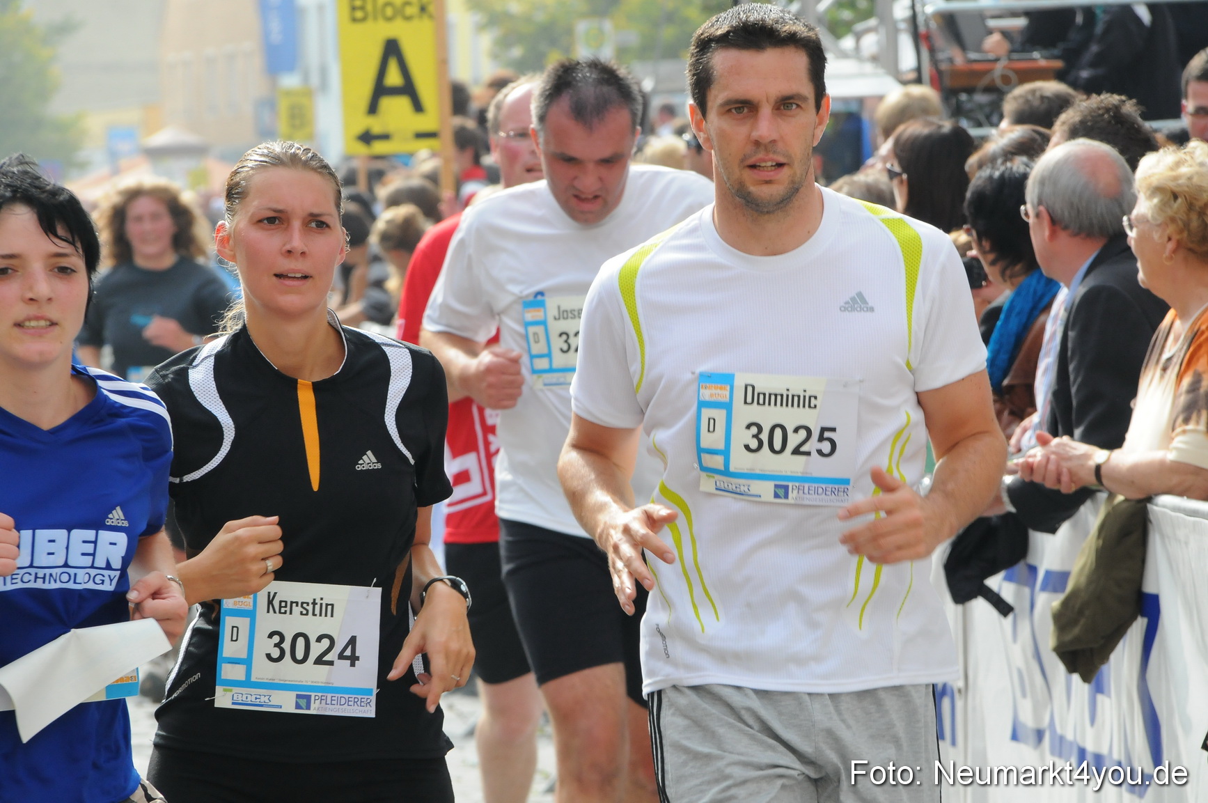 0073 Stadtlauf Neumarkt Zieleinlauf 200909