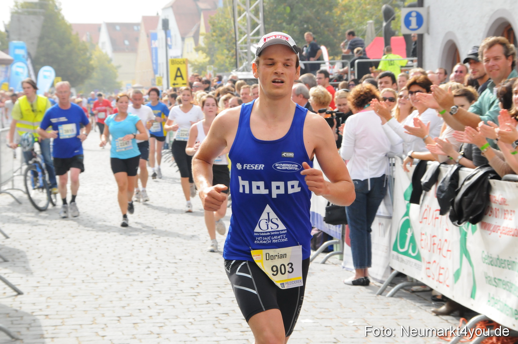 0074 Stadtlauf Neumarkt Zieleinlauf 200909