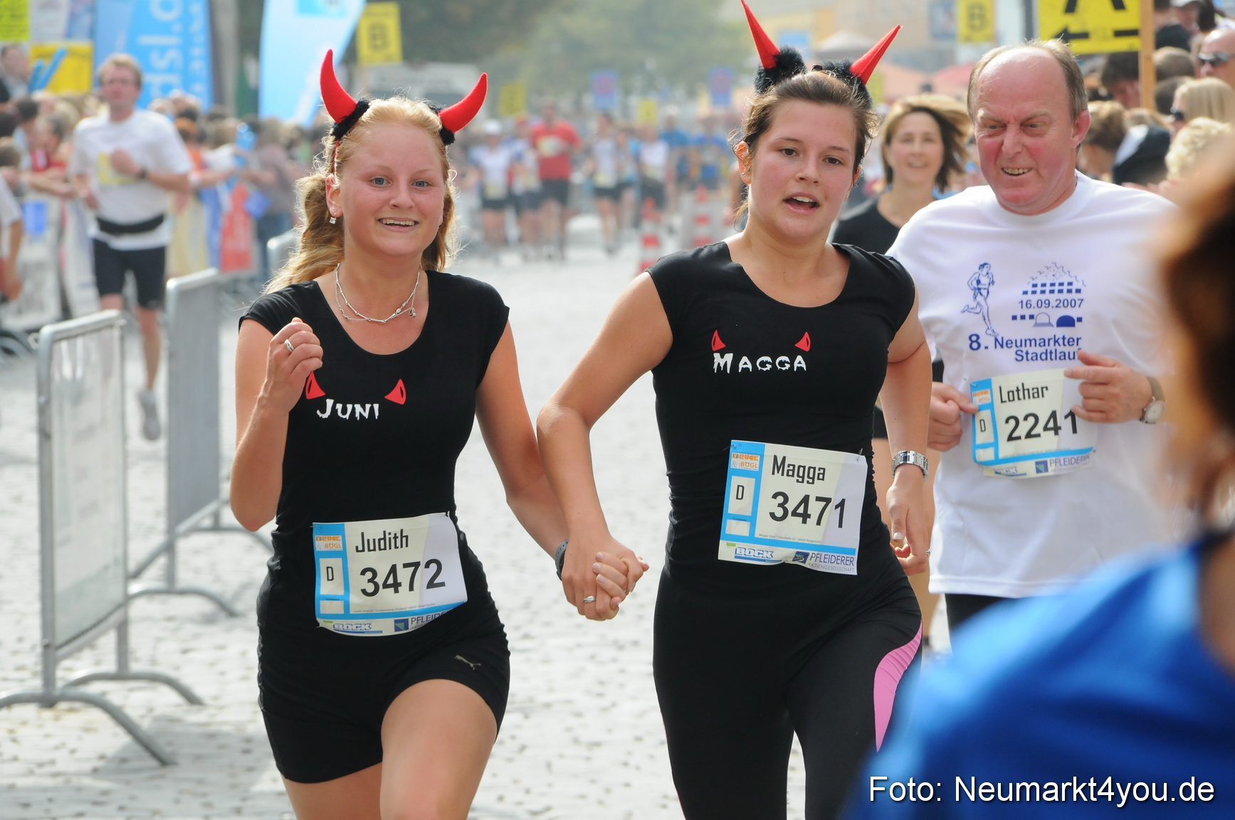 0076 Stadtlauf Neumarkt Zieleinlauf 200909