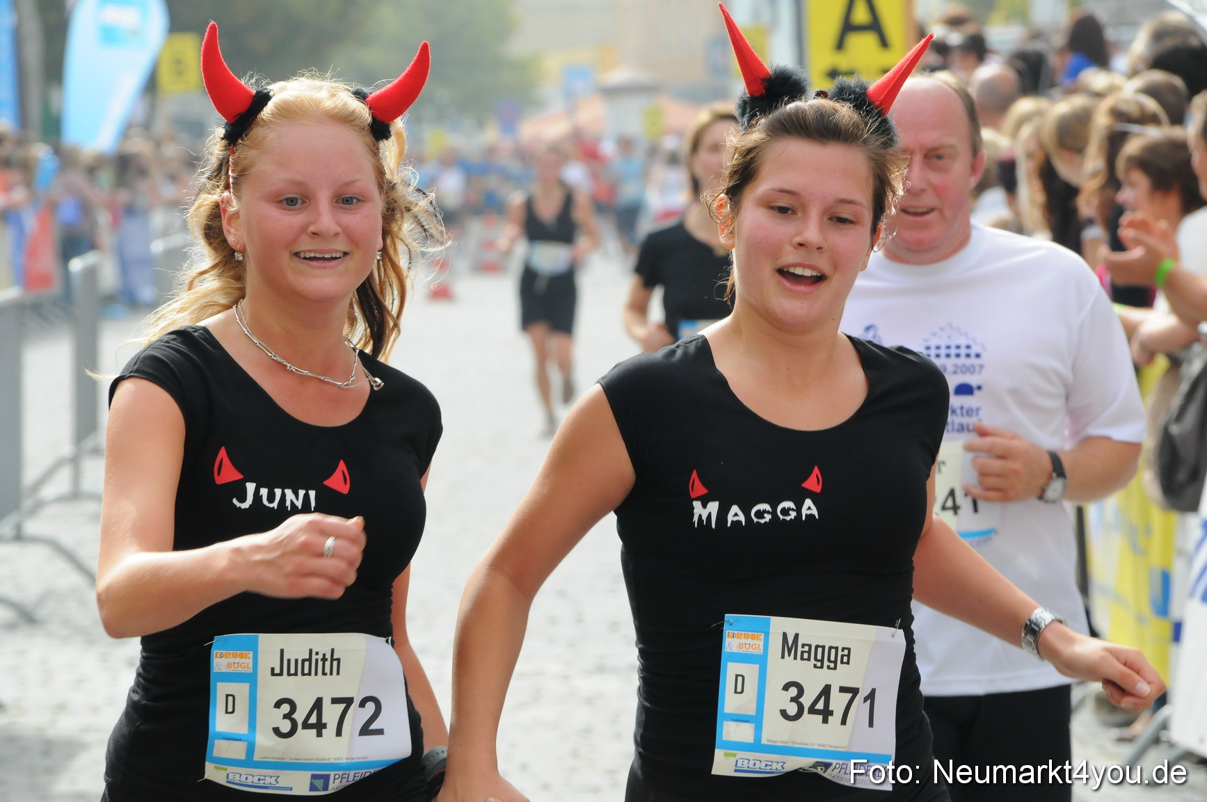 0077 Stadtlauf Neumarkt Zieleinlauf 200909