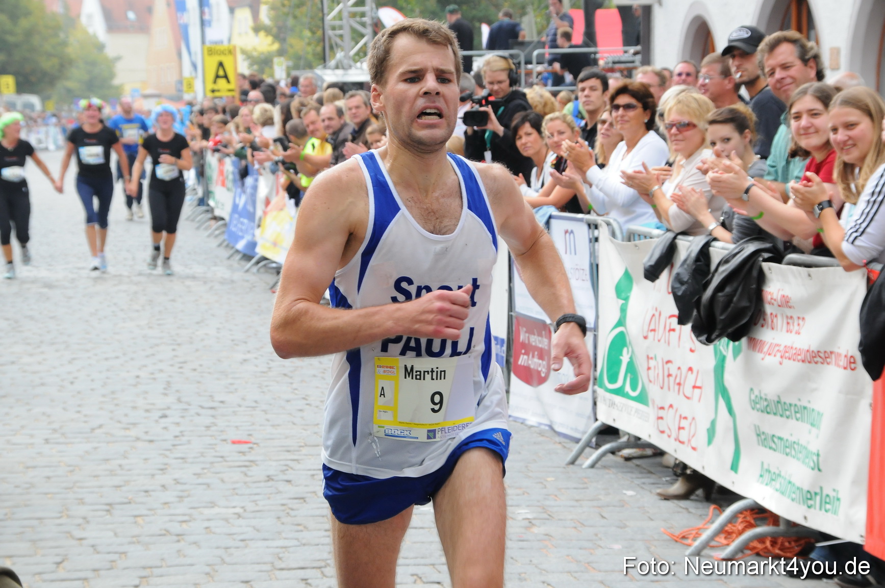 0079 Stadtlauf Neumarkt Zieleinlauf 200909