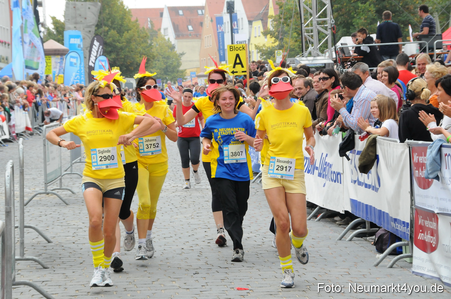 0082 Stadtlauf Neumarkt Zieleinlauf 200909