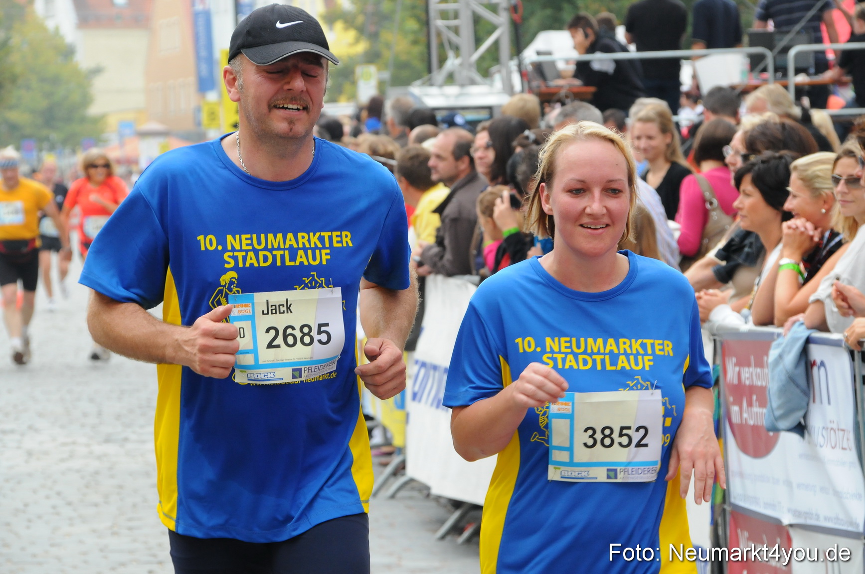 0084 Stadtlauf Neumarkt Zieleinlauf 200909