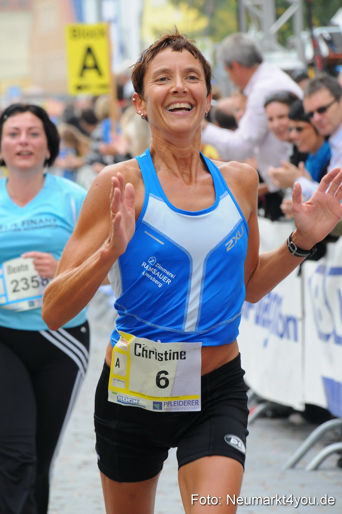 0093 Stadtlauf Neumarkt Zieleinlauf 200909