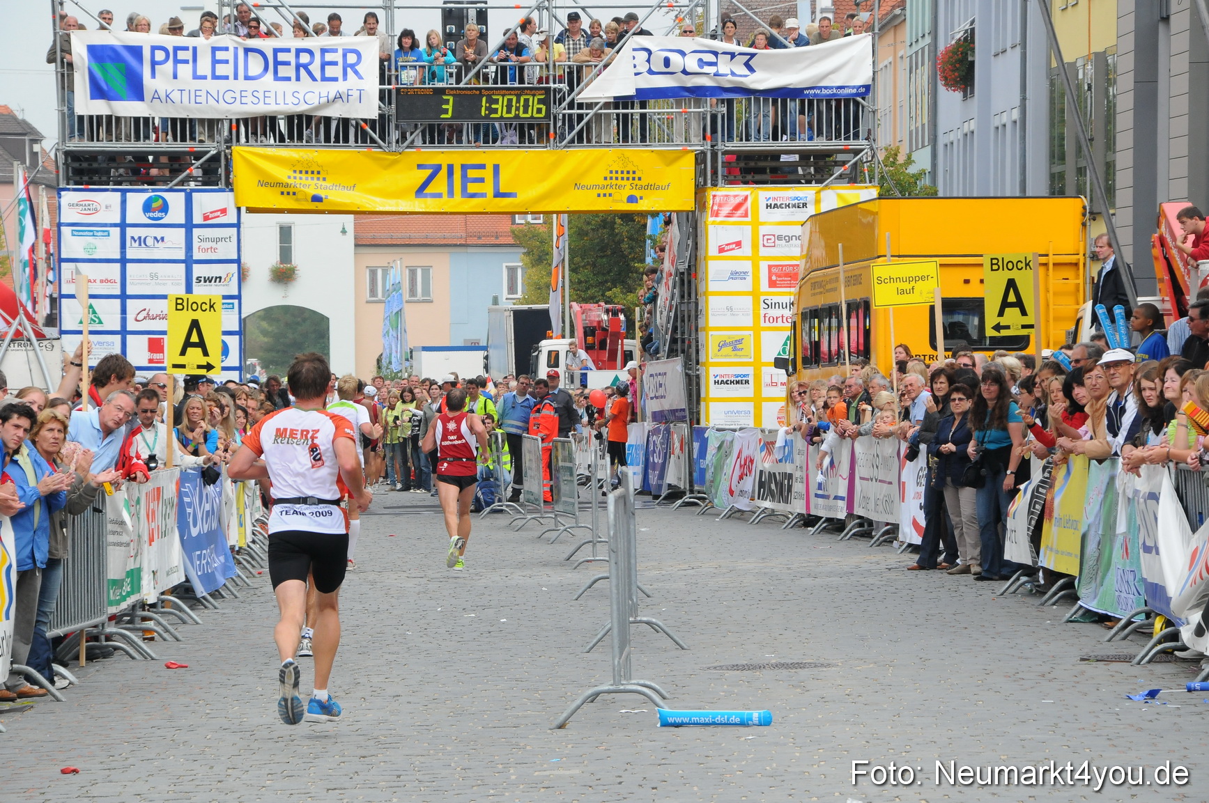 0096 Stadtlauf Neumarkt Zieleinlauf 200909