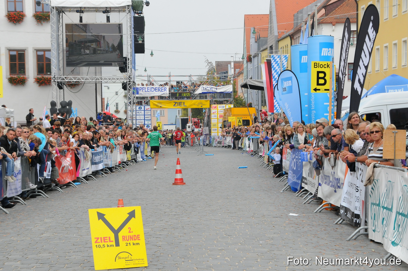 0100 Stadtlauf Neumarkt Zieleinlauf 200909