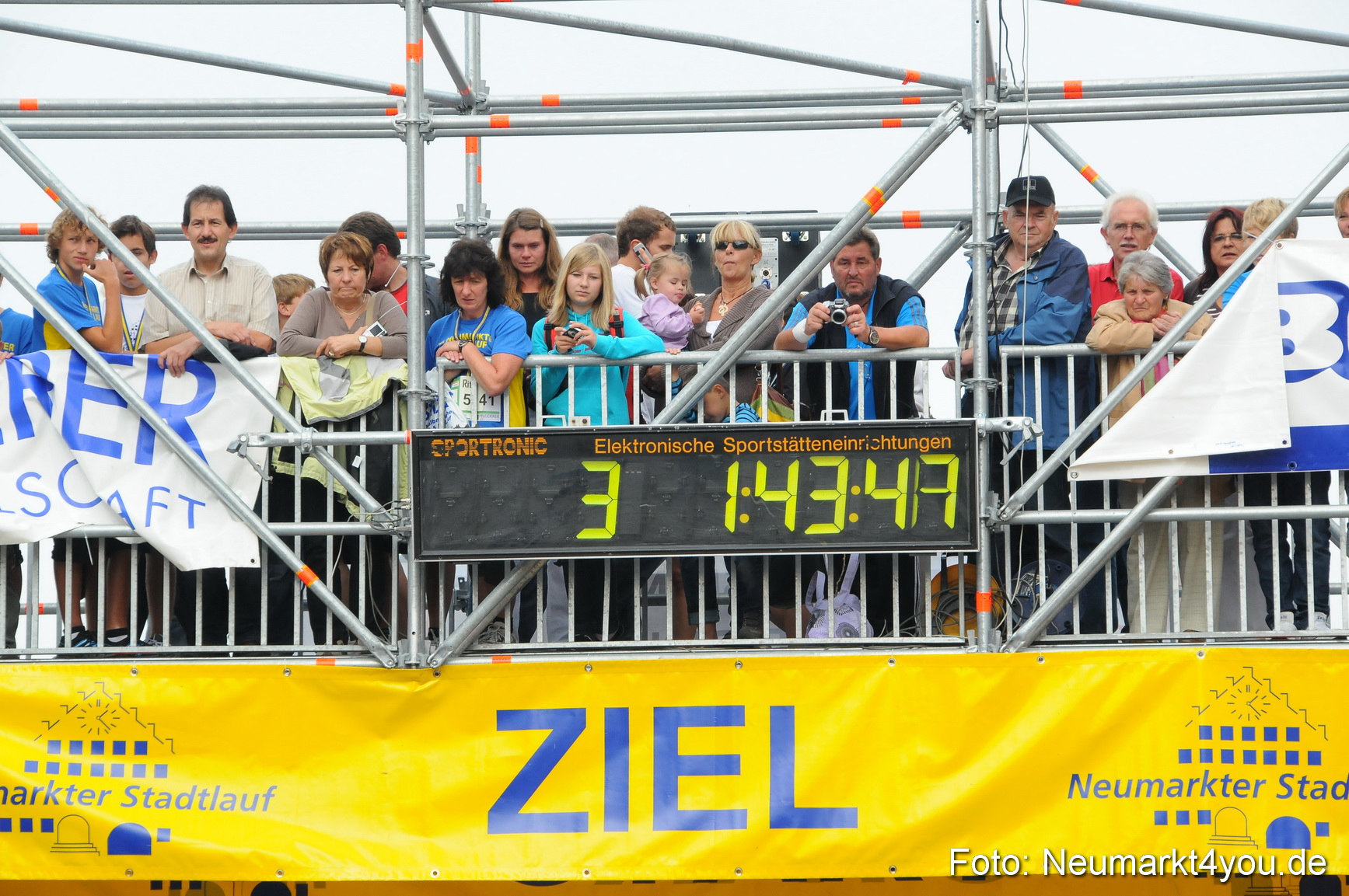 0113 Stadtlauf Neumarkt Zieleinlauf 200909