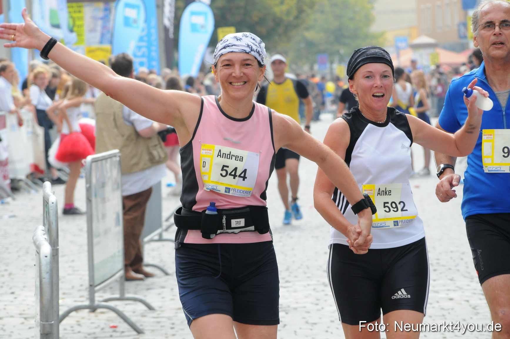 0119 Stadtlauf Neumarkt Zieleinlauf 200909