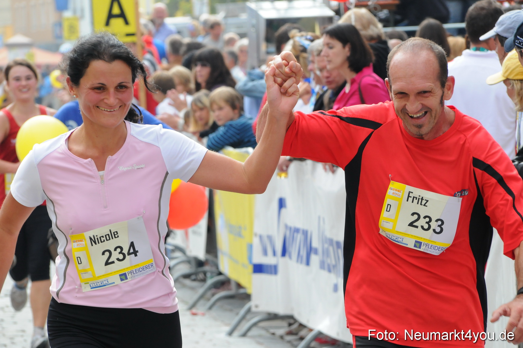 0120 Stadtlauf Neumarkt Zieleinlauf 200909