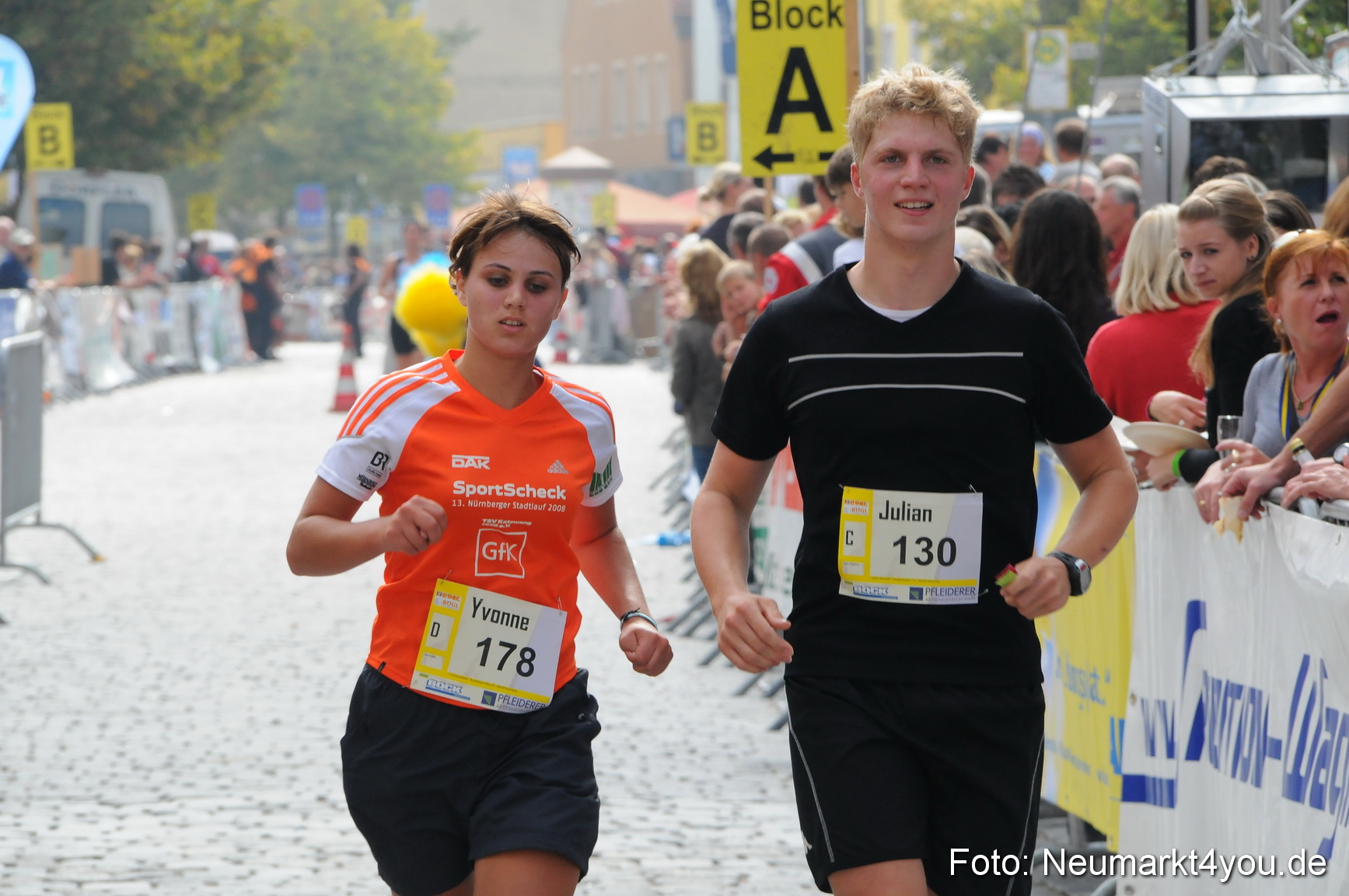 0122 Stadtlauf Neumarkt Zieleinlauf 200909