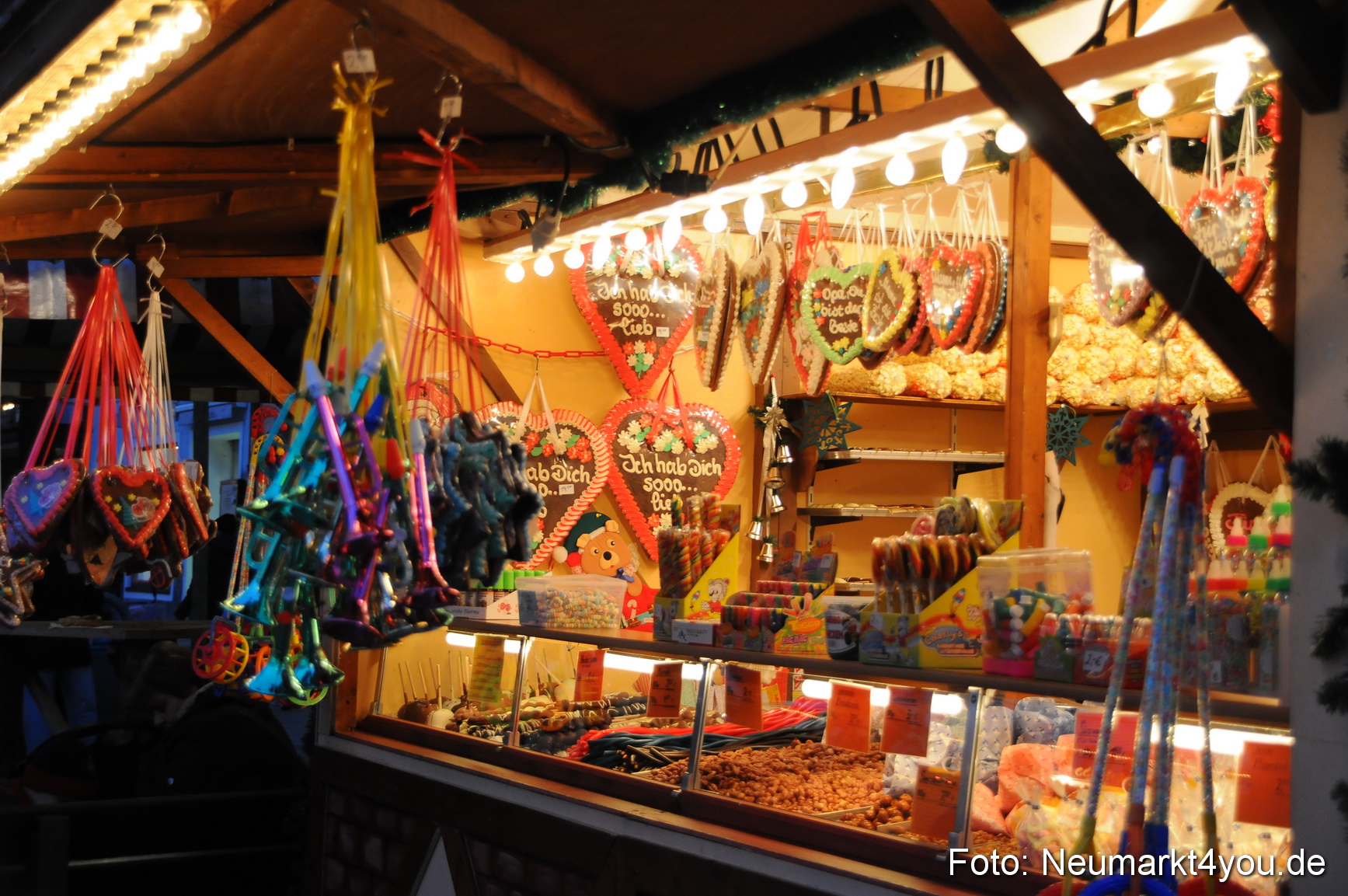 0002 Weihnachtsmarkt Neumarkt 261109