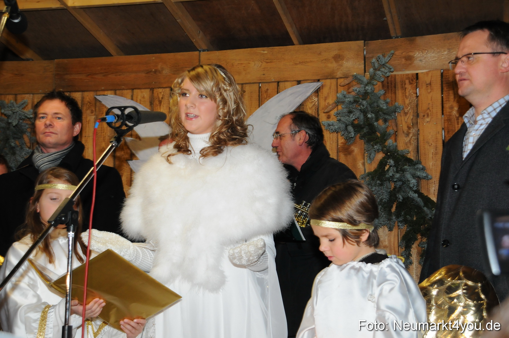 0012 Weihnachtsmarkt Neumarkt 261109