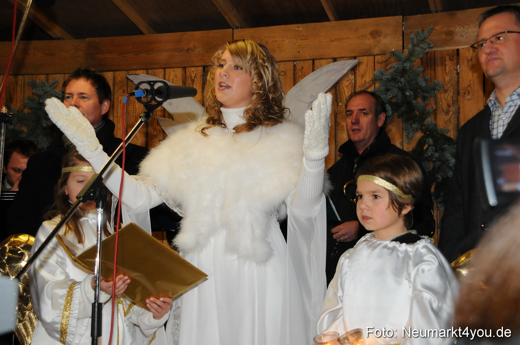 0013 Weihnachtsmarkt Neumarkt 261109