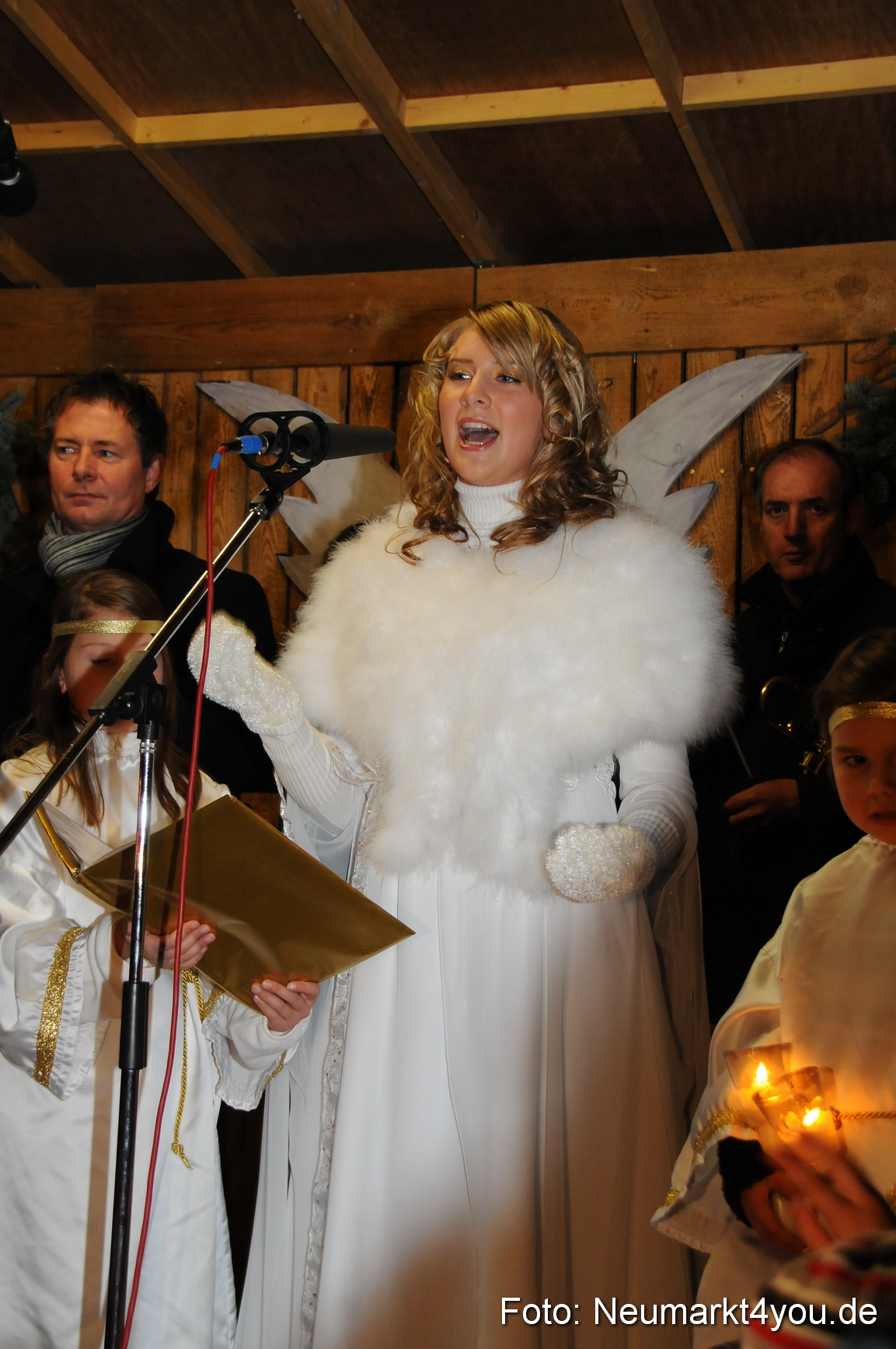 0015 Weihnachtsmarkt Neumarkt 261109