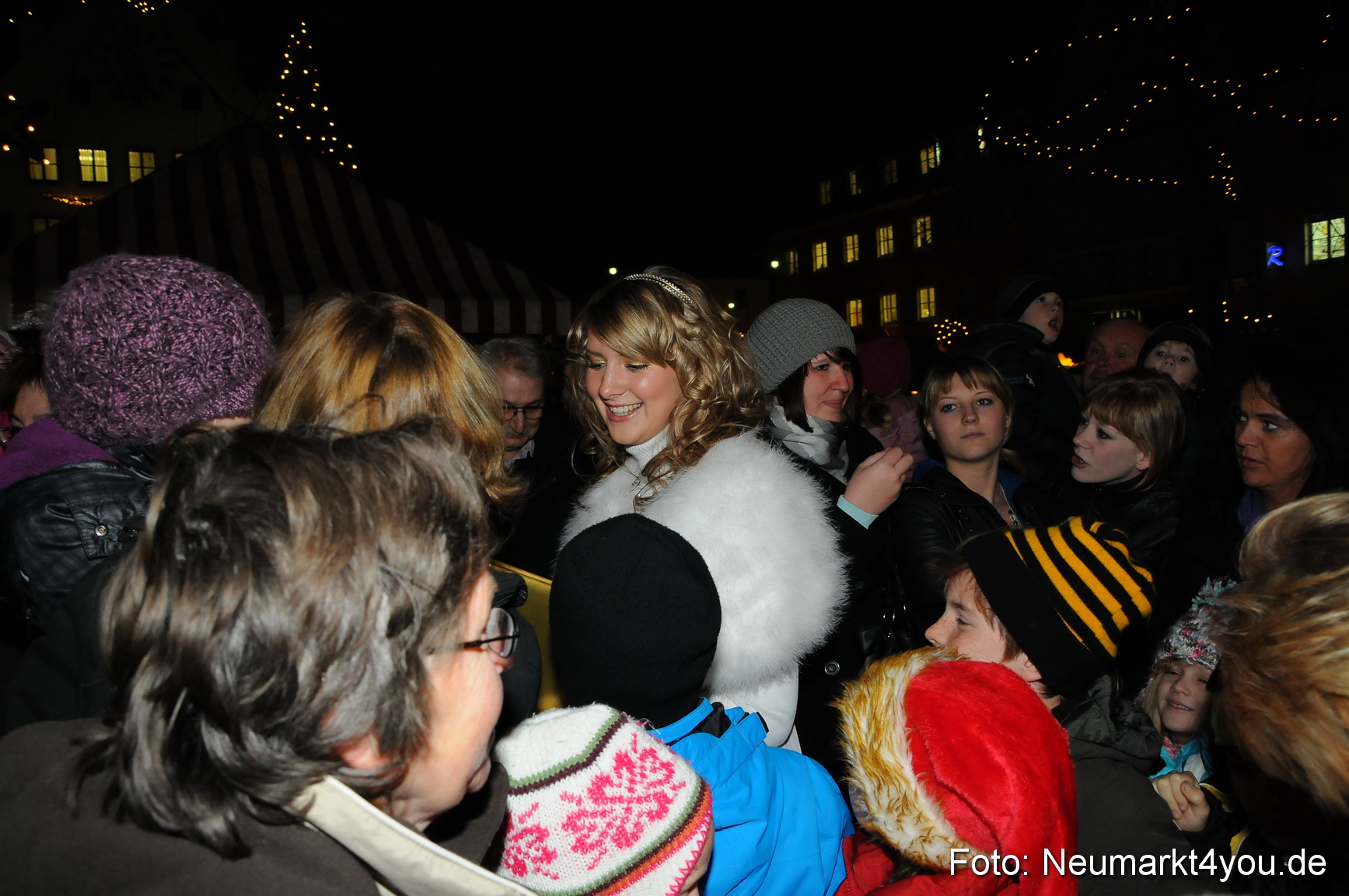 0019 Weihnachtsmarkt Neumarkt 261109