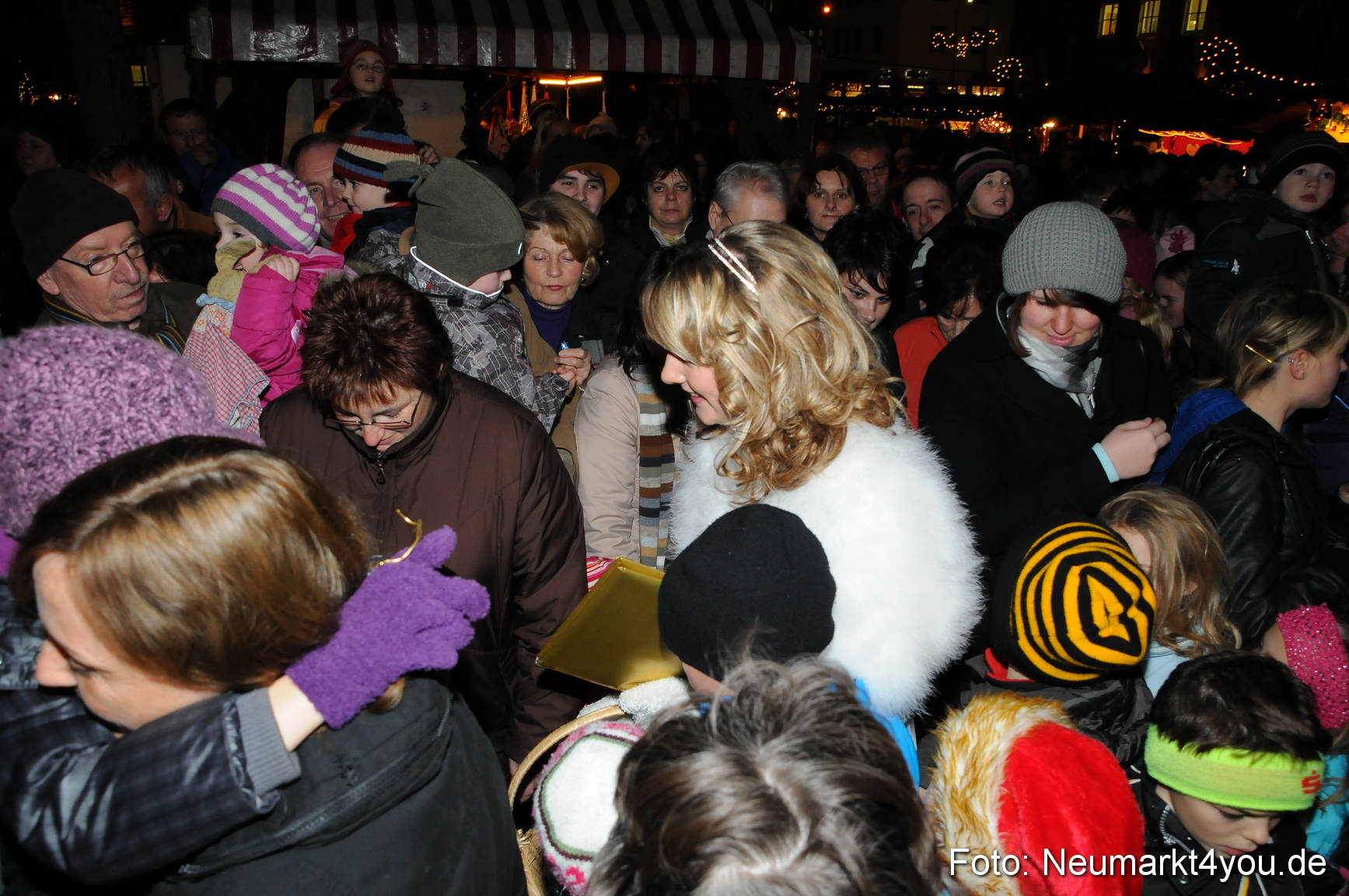 0020 Weihnachtsmarkt Neumarkt 261109