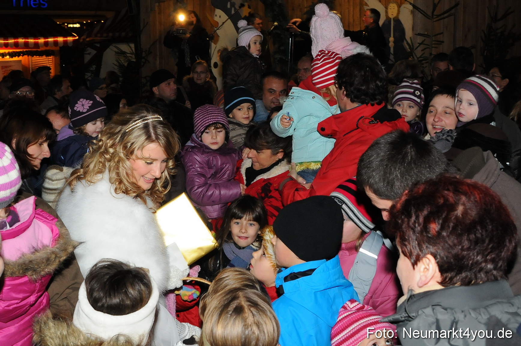 0021 Weihnachtsmarkt Neumarkt 261109