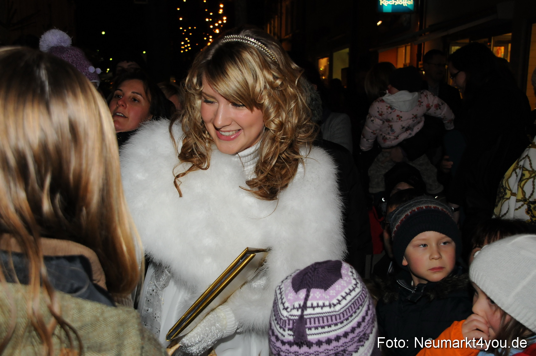 0023 Weihnachtsmarkt Neumarkt 261109