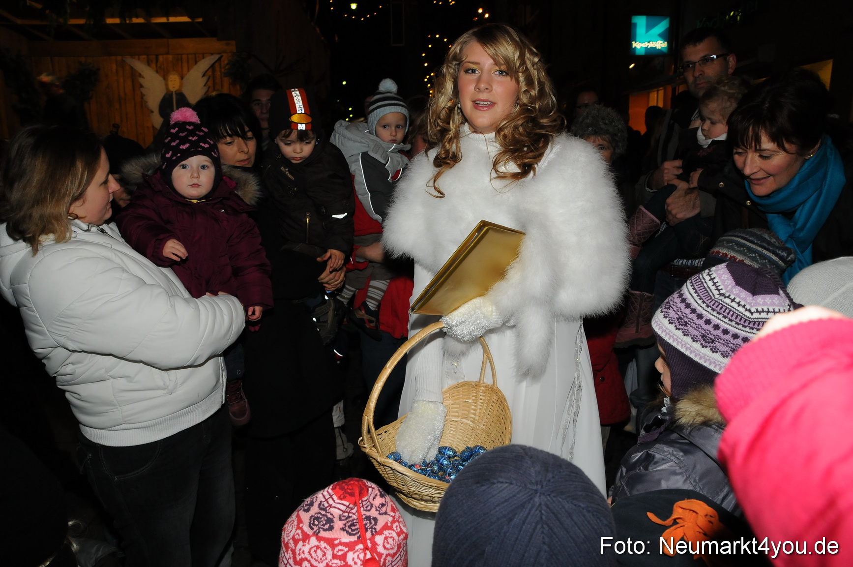 0024 Weihnachtsmarkt Neumarkt 261109