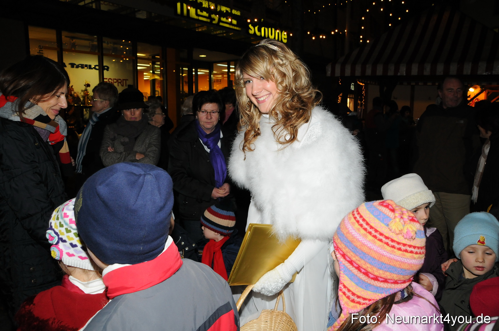 0039 Weihnachtsmarkt Neumarkt 261109